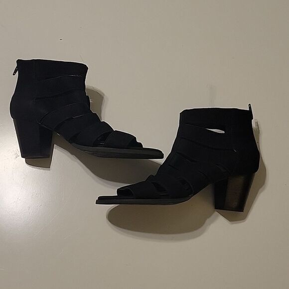 VIONIC CUTOUT BLACK LEATHER HEELED BACK ZIP BOOTIES HEELS BOOTS 9 - Picture 2 of 9